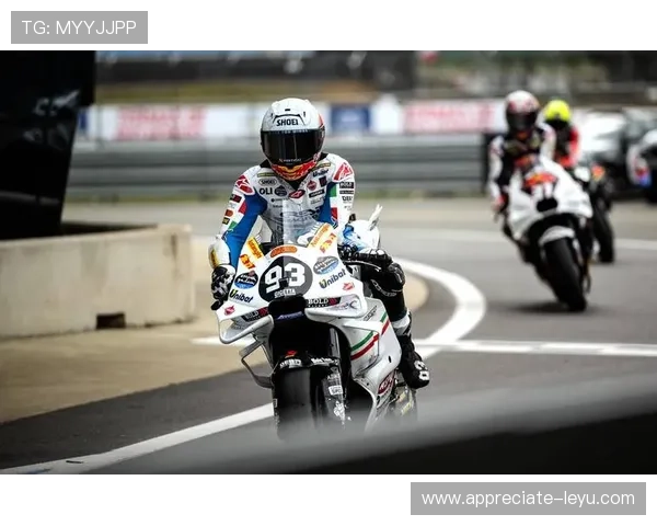 MotoGP赛季焦点再起多支车队激烈角逐冠军悬念持续升级引发全球车迷关注